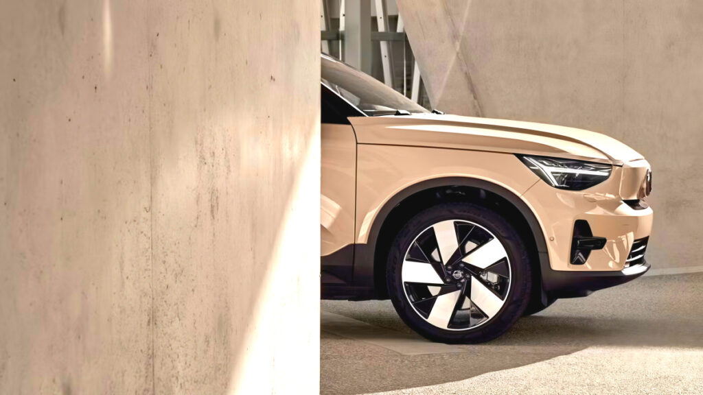 Volvo EX40 quietly launched