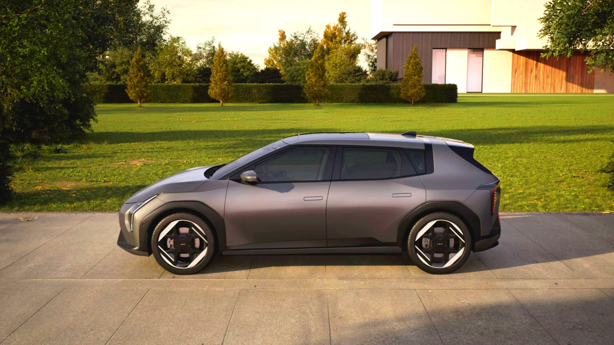 Kia EV4 hatchback revealed