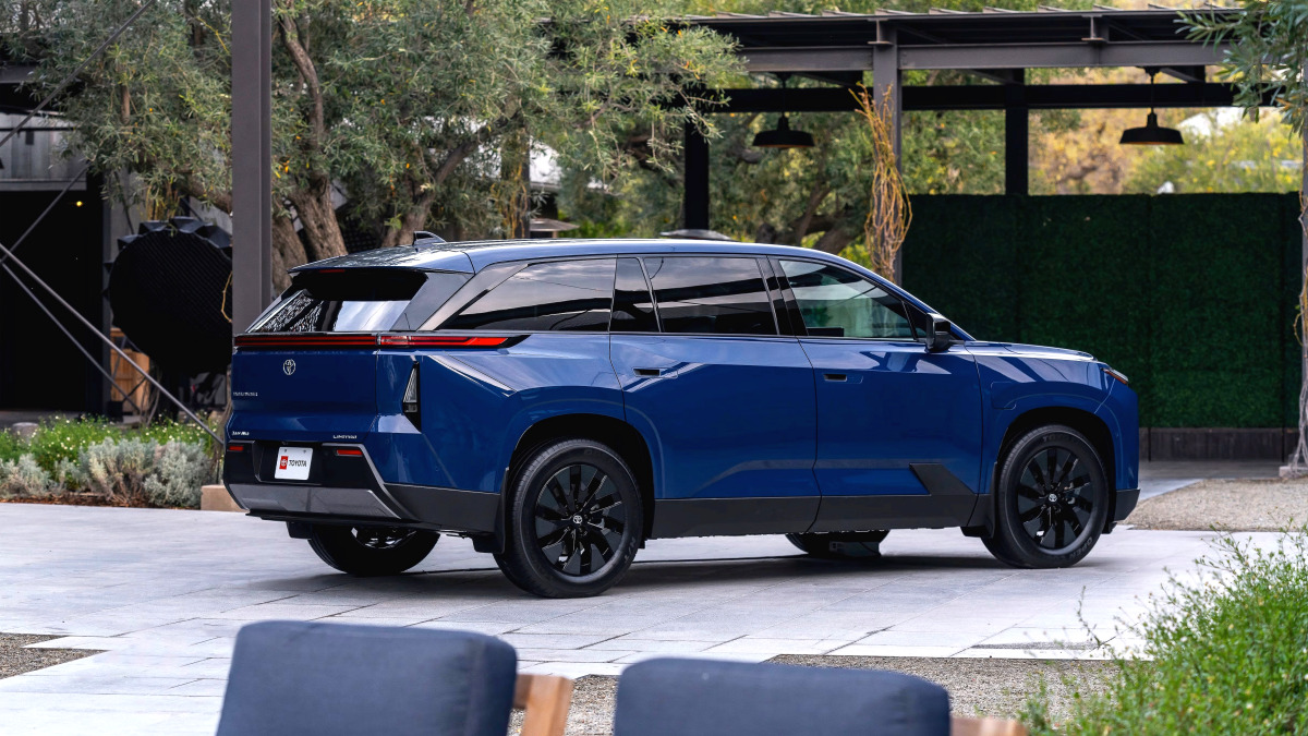 toyota-highlander-ev-515km-range-three-row-electric-suv (1)